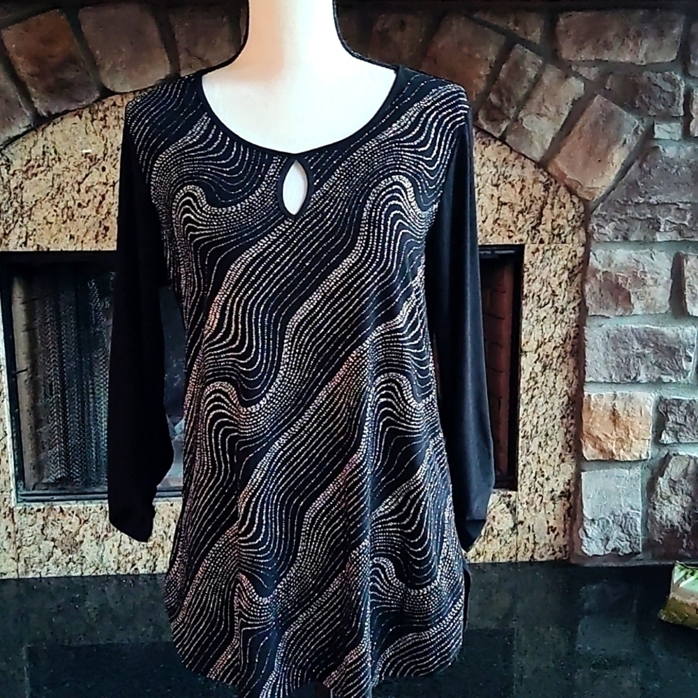 Beautiful Holiday Tunic Top Black and Silver NWT Size M